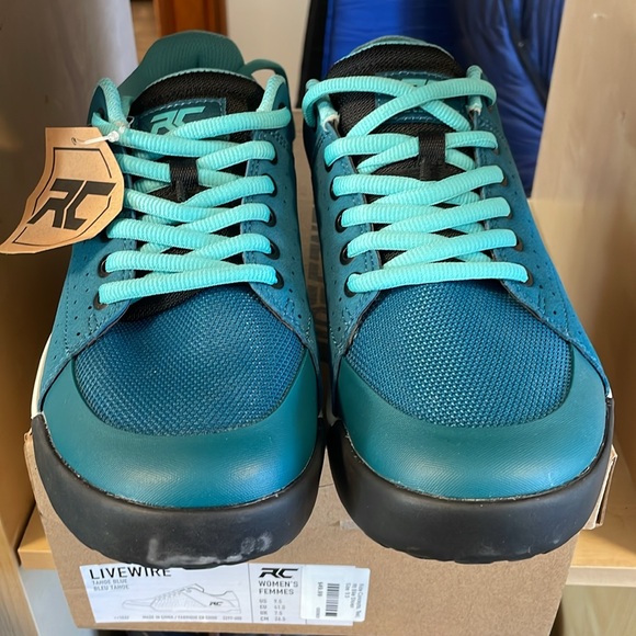 Women’s size 9 1/2, live wire, Tahoe, blue ride concepts, shoes, new with tags - Picture 2 of 3